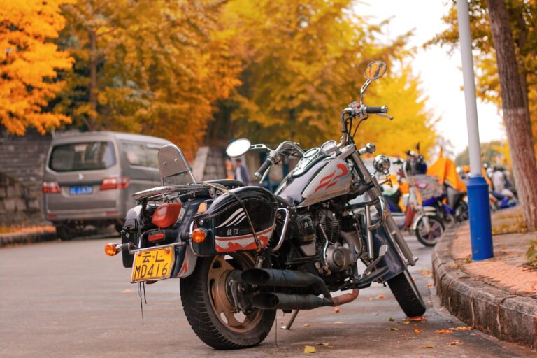 Motoryzacja w PRL – samochody, marzenia i motocykle