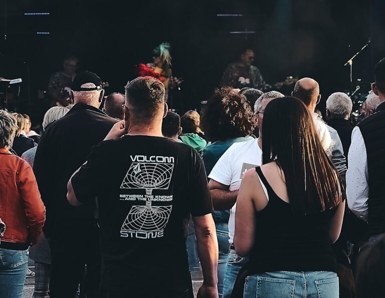 Muzyka młodzieżowa w PRL – zakazane zespoły i festiwale