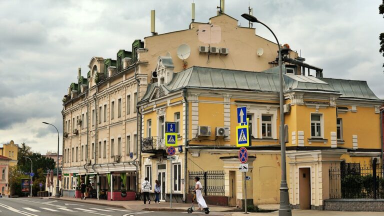 Programy telewizyjne w PRL – co oglądano na jedynym kanale?
