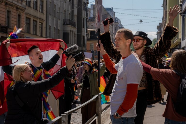 Satyra i kabarety w PRL – humor pod cenzurą